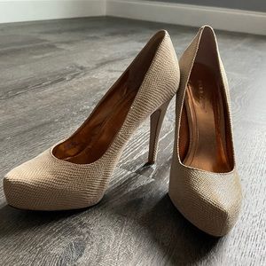 Tan snakeskin heel